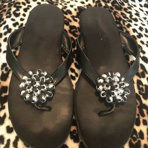 Adorable ❤️ Aerosols Black & Silver Bead Sandals